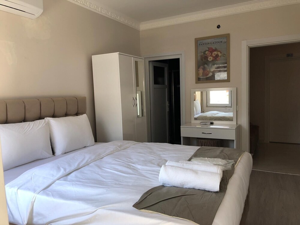 Deluxe Triple Room photo 2