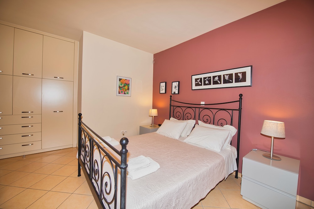 Family Room, Connecting Rooms, Garden View (semi basement)