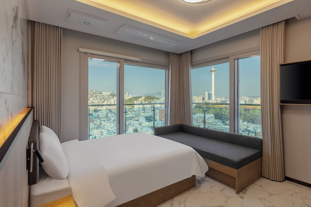 Terrace Royal Coner Patial Ocean