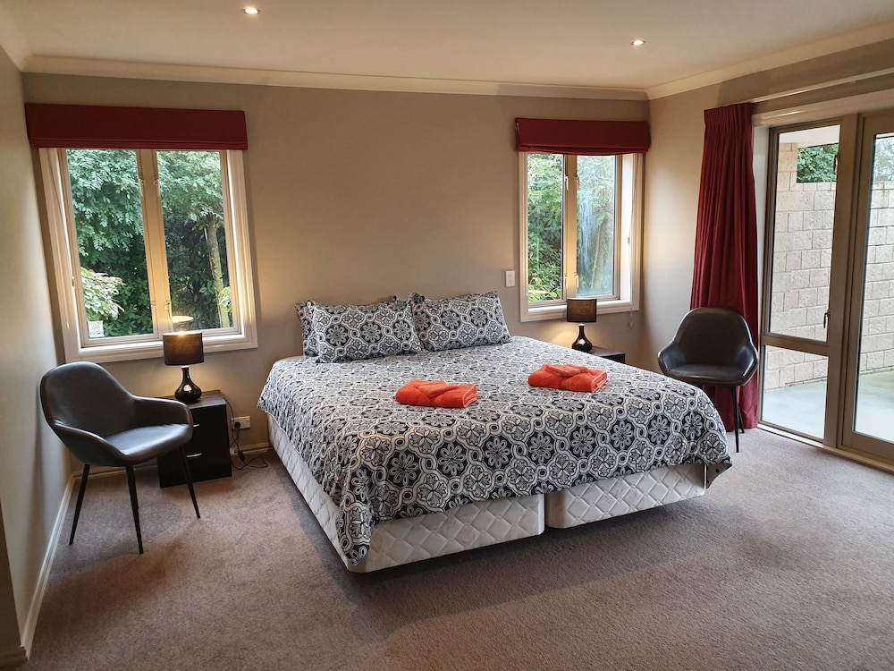 Premium King Ensuite photo 1