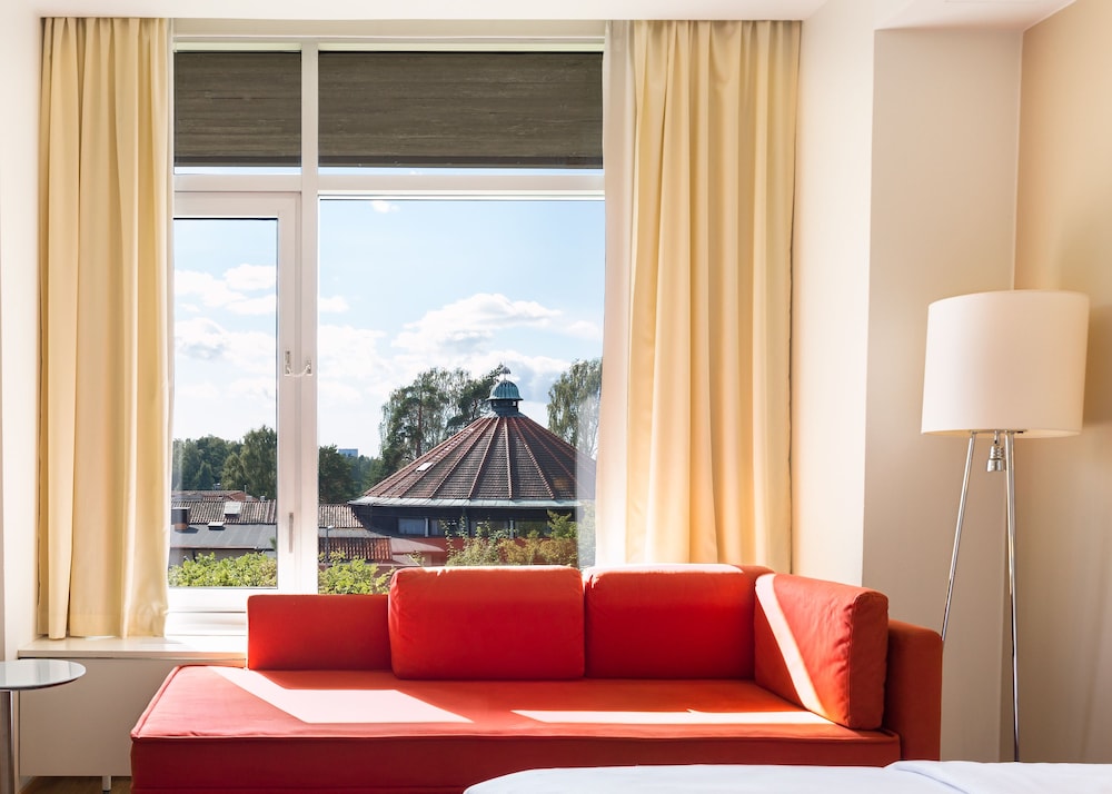 Room, 2 Twin Beds, Partial Sea View - Photo 3