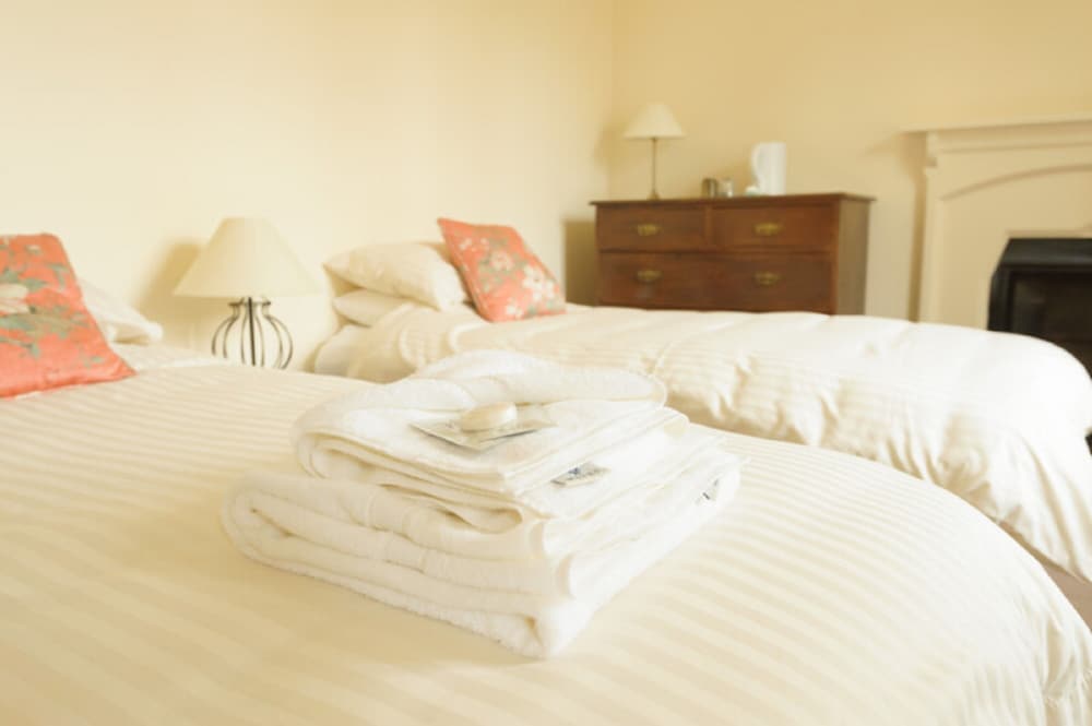 Twin room, Ensuite photo 3