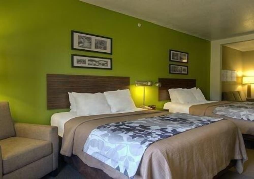 Suite, 2 Queen Beds, Non Smoking - Photo 2