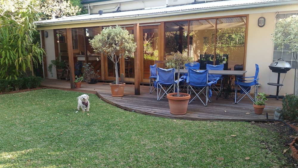 Bishop's Garden Suite - 82 Molesworth Street photo 2
