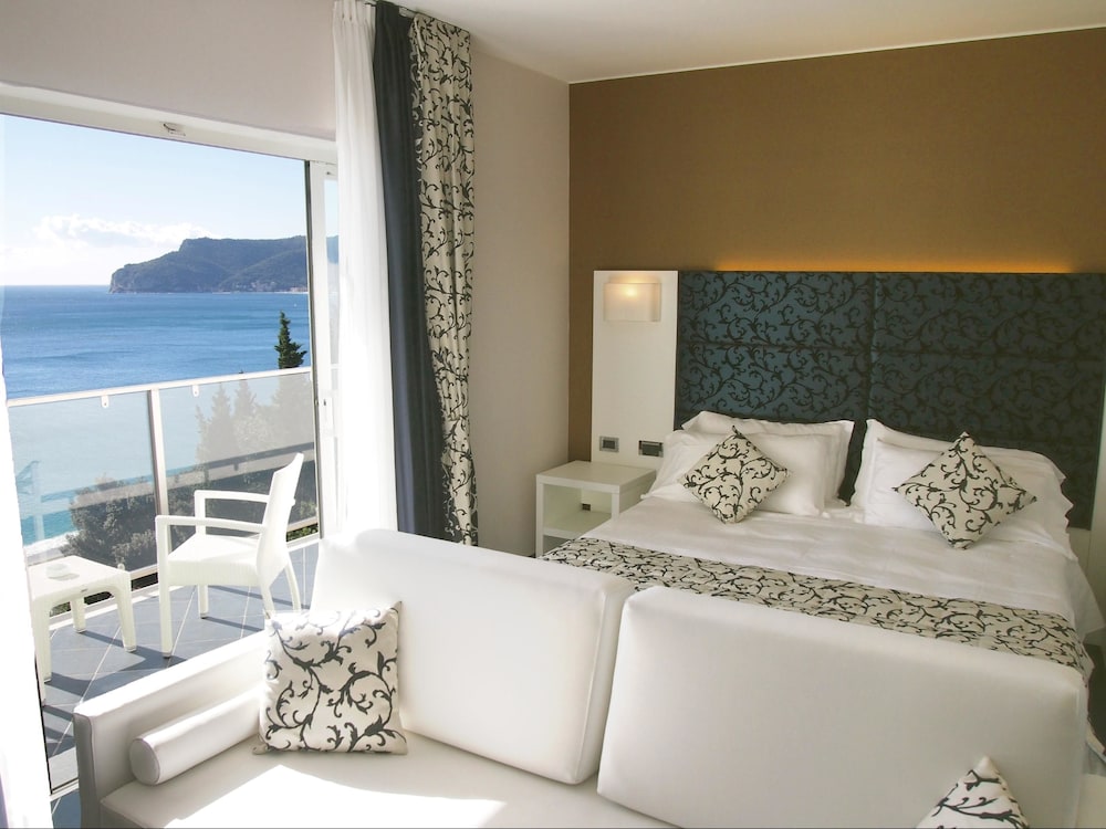 Superior Room, 1 King Bed with Sofa bed, Terrace, Sea View - Photo 1