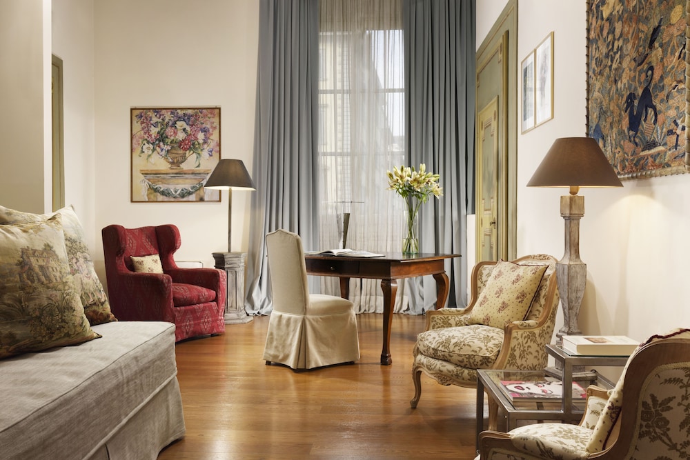 Suite, River View (Double) photo 2
