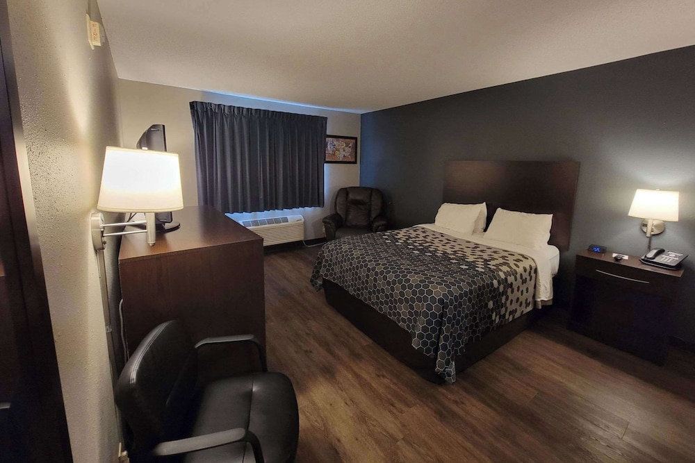 Senior Room, 1 Queen Bed, Accessible, Non Smoking photo 1