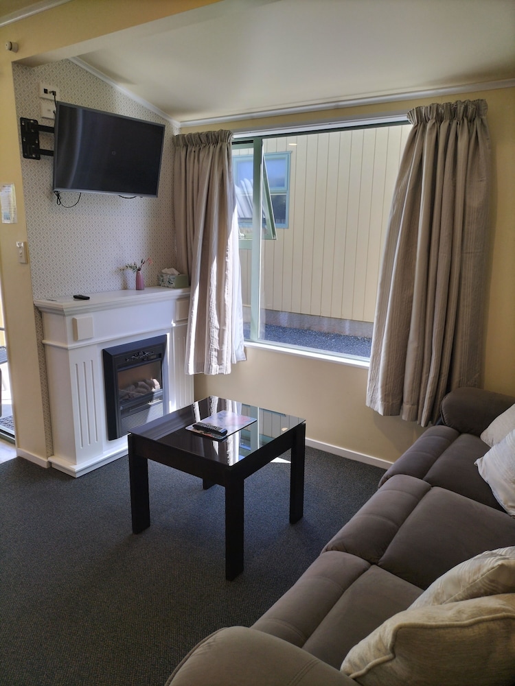 Comfort Studio Suite, 1 King Bed, Courtyard View (Adult Only), photo 6