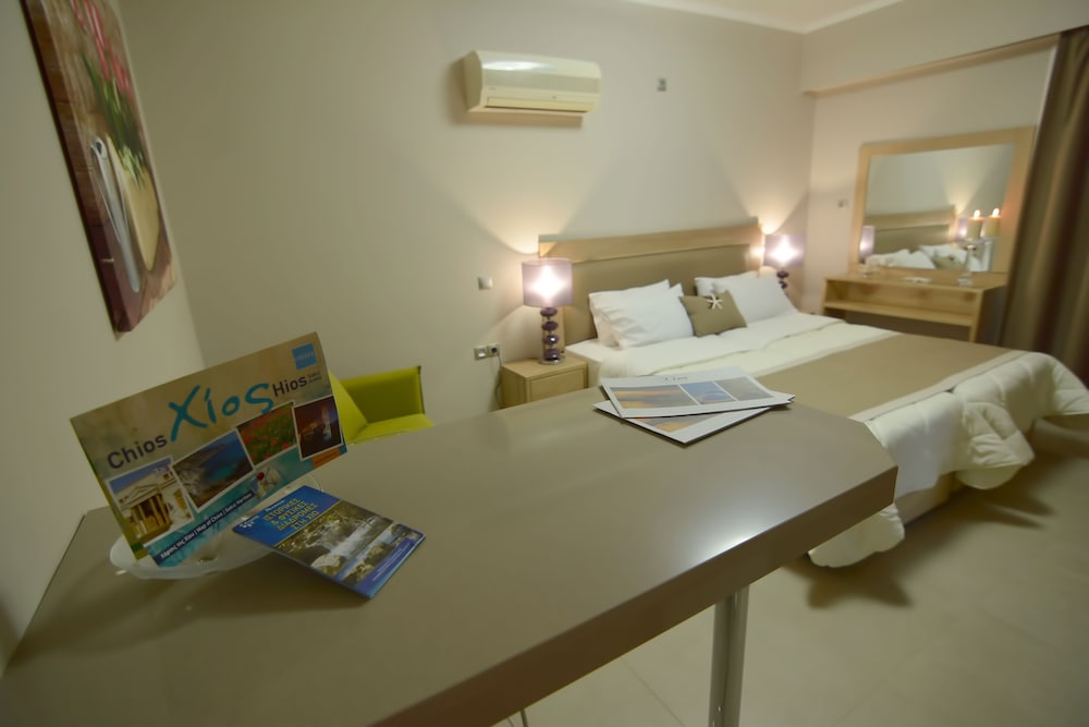 Junior Studio Suite, 1 King Bed, Beach View, Beachfront photo 1