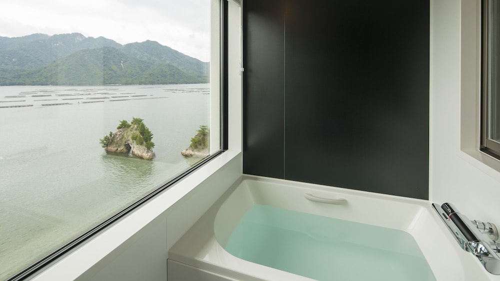 Executive Twin Room, Non Smoking, Sea View (Separated Bath and Toilet) - Photo 11