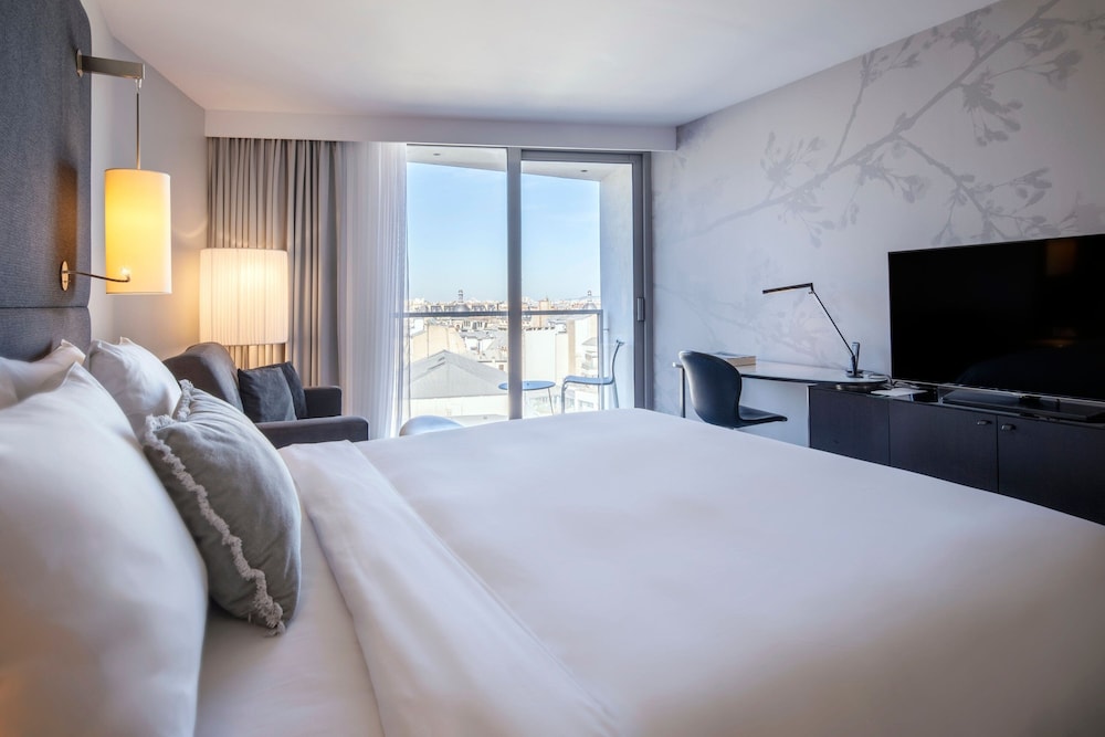 Room, 1 King Bed, Garden View (Balcony)
