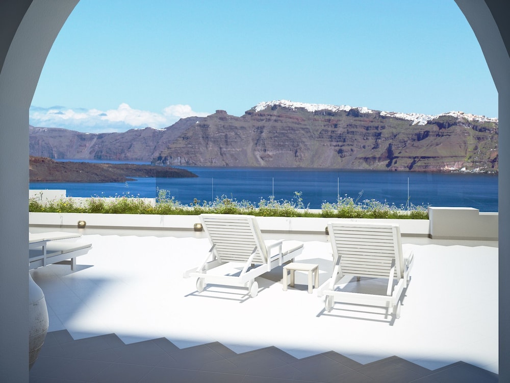 Superior Room, Terrace (Caldera View) - Photo 16