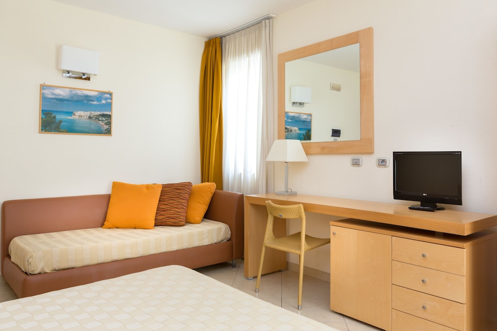 Premium Triple Room photo 3