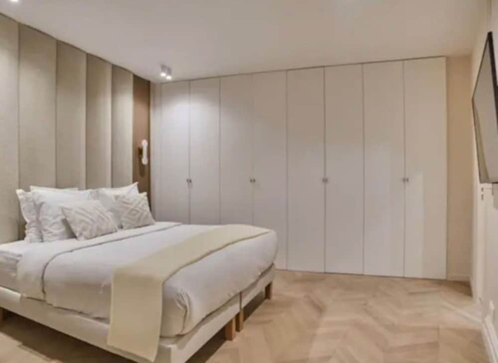 Basic Apartment photo 2