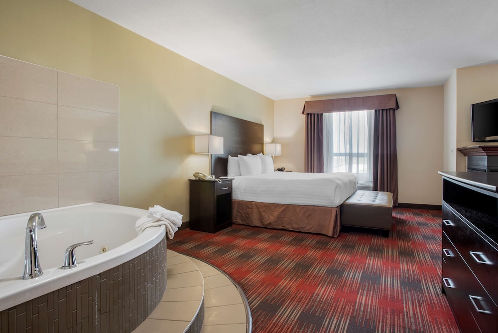 Suite, 1 King Bed, Non Smoking, Jetted Tub (with Sofabed) - Photo 1