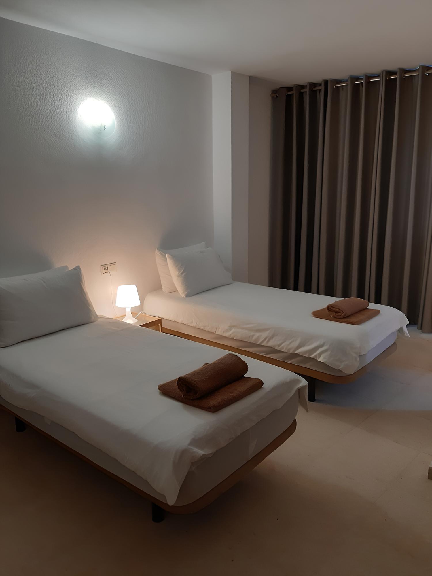 Twin Room (1)