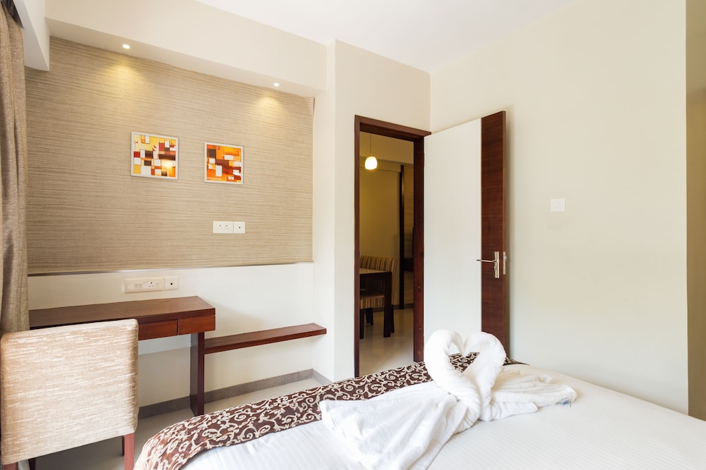 Senior Suite, 1 Bedroom, City View photo 2