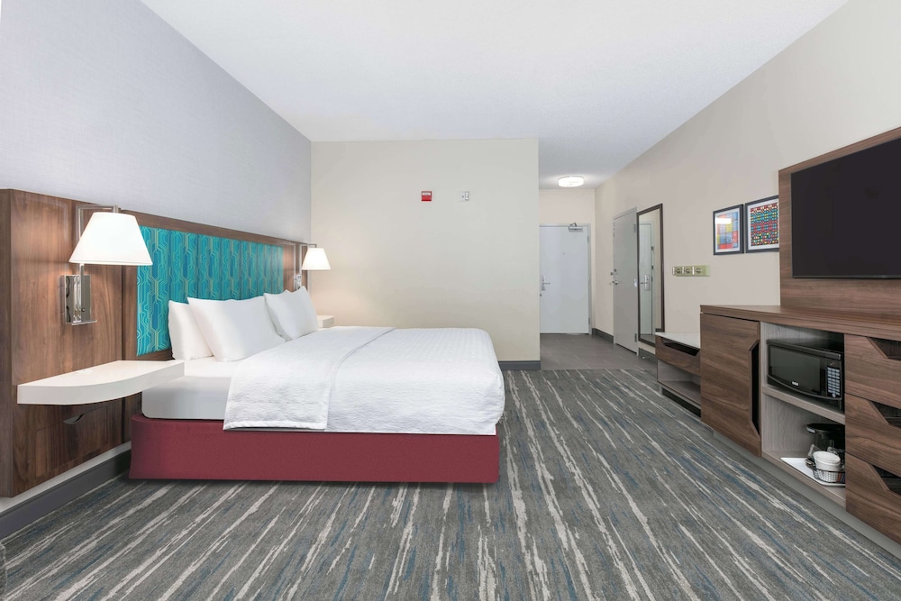 Room, 1 King Bed, Accessible, Non Smoking - Photo 7