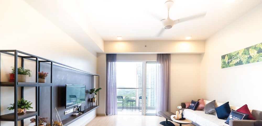 Executive Penthouse 4BR (Dual-Key) - Photo 8