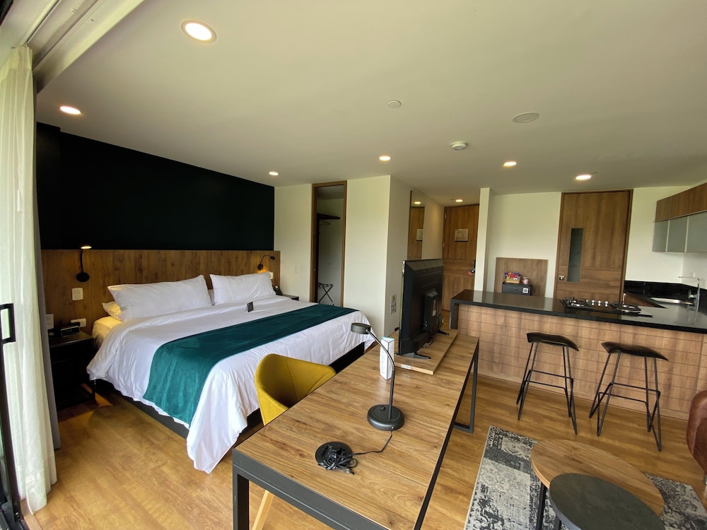 Junior Suite, 1 King Bed with Sofa bed photo 2