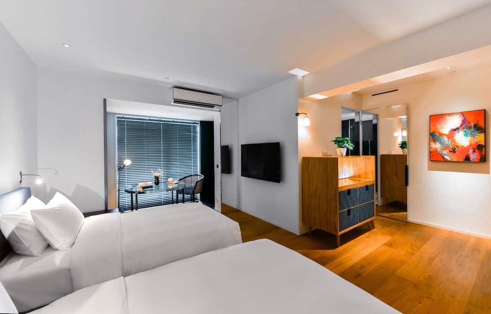 Superior Twin Room, City View