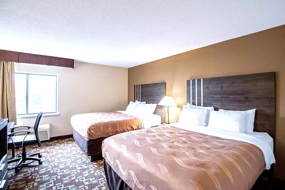 Standard Room, 2 Queen Beds, Non Smoking - Photo 2