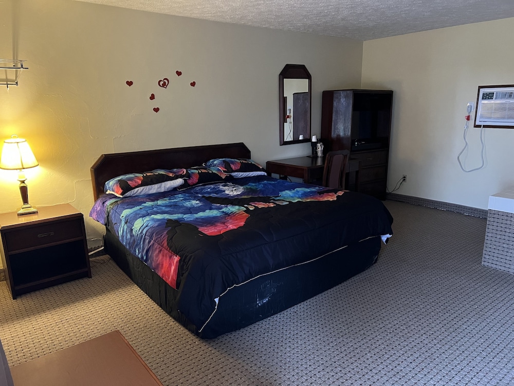 Economy Single Room, Jetted Tub photo 3