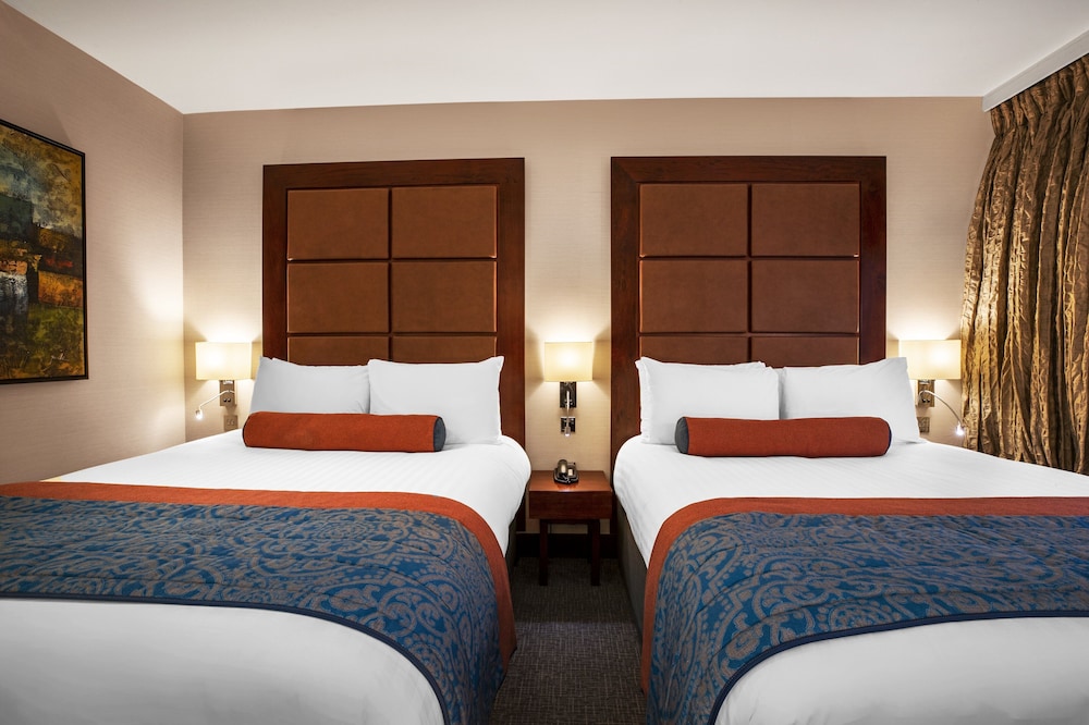 Superior room with 2 Queen beds thumbnail 6