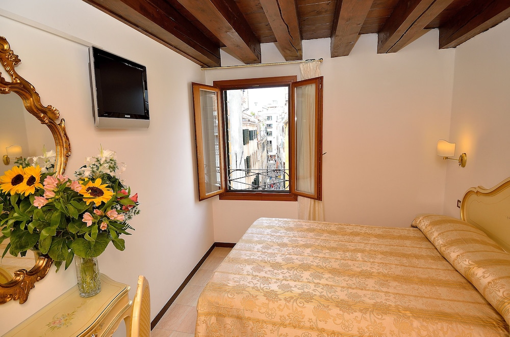 Superior Double or Twin Room photo 1
