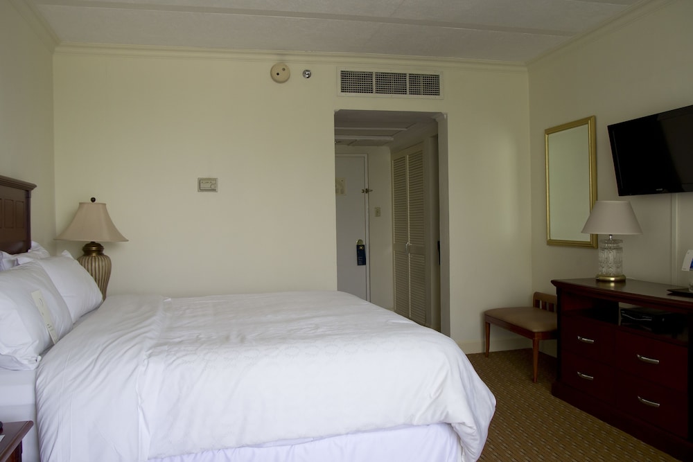 Club Room, 1 King Bed - Photo 1