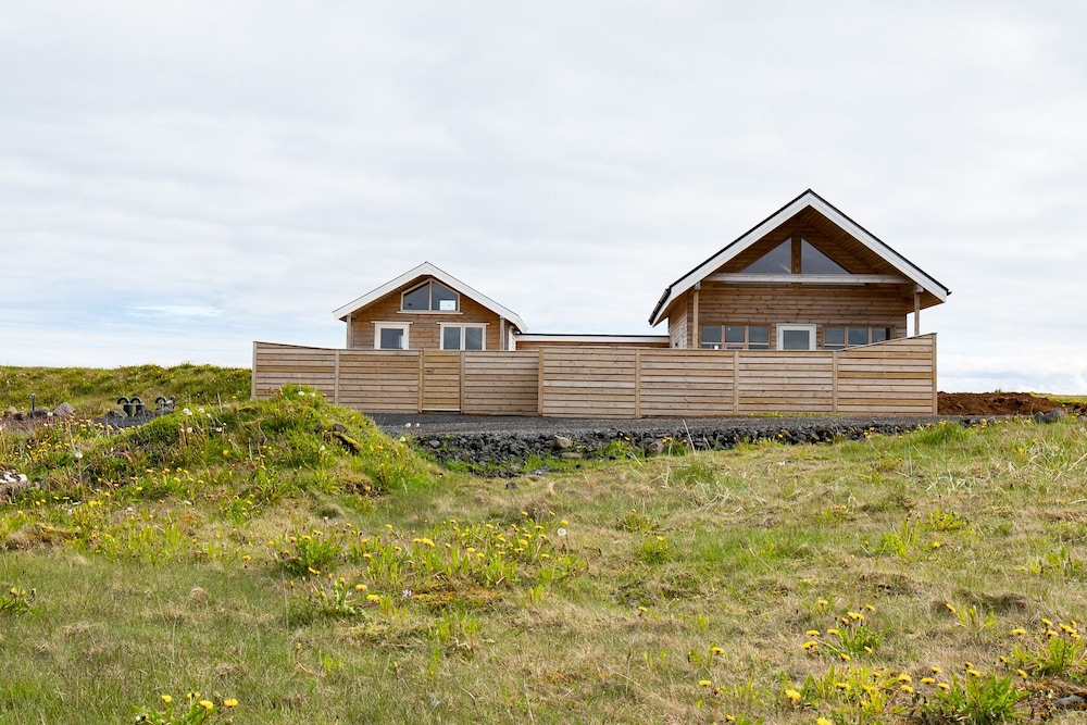Signature Cottage, Hot Tub photo 1