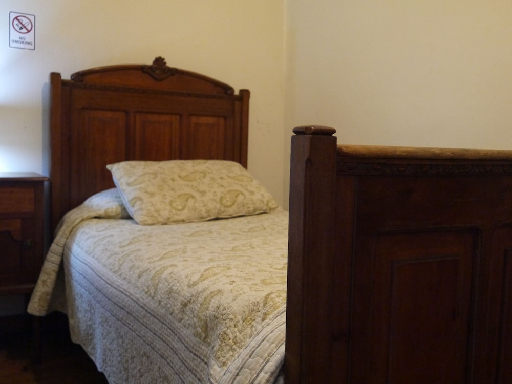 Single Room, Shared Bathroom