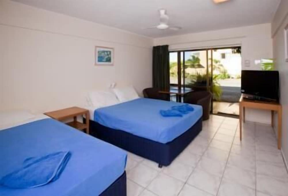 Standard Room (Queen & Single - 2 Nights) photo 1