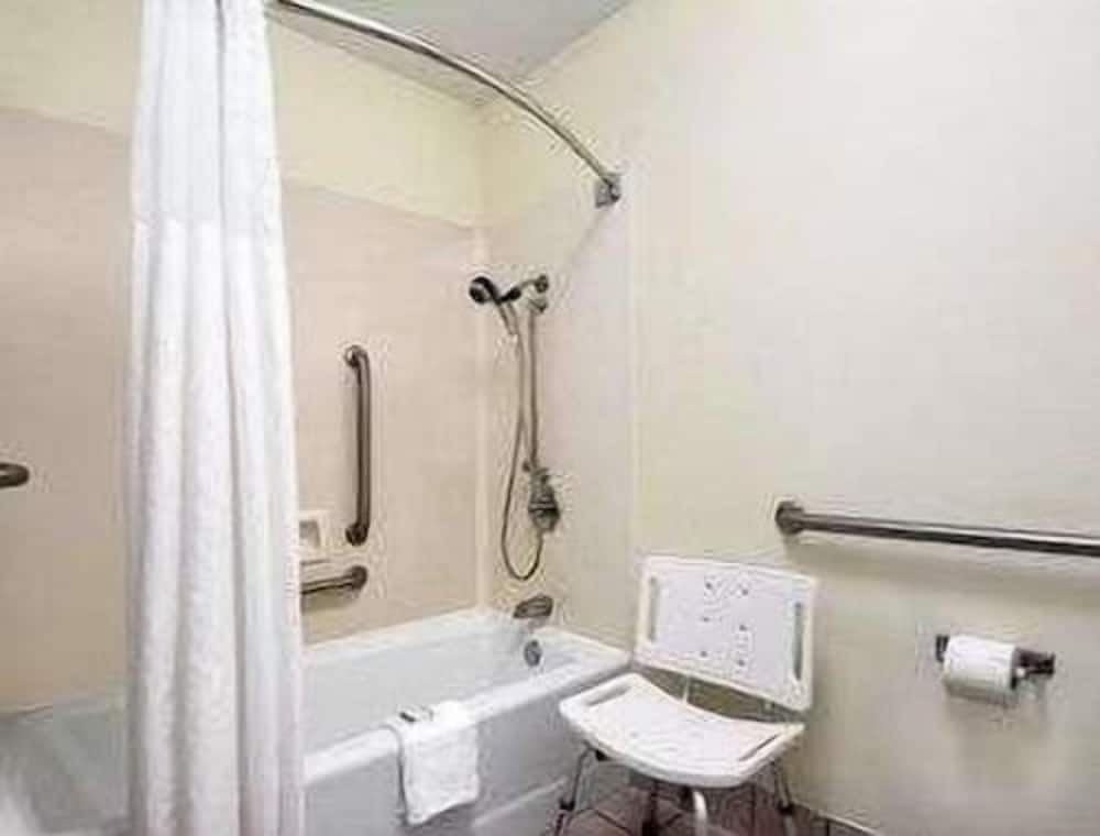 Room, 1 Double Bed, Accessible, Non Smoking photo 3