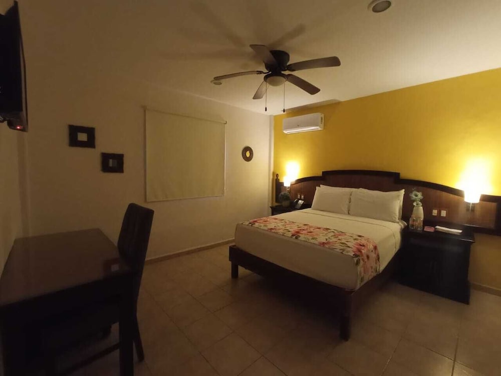 Business Room, 1 Queen Bed photo 1