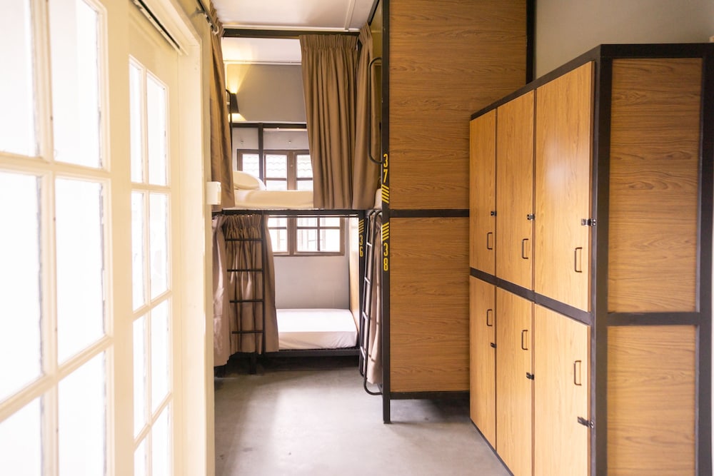 Bunk bed in 6-Bed mixed dormitory room photo 1