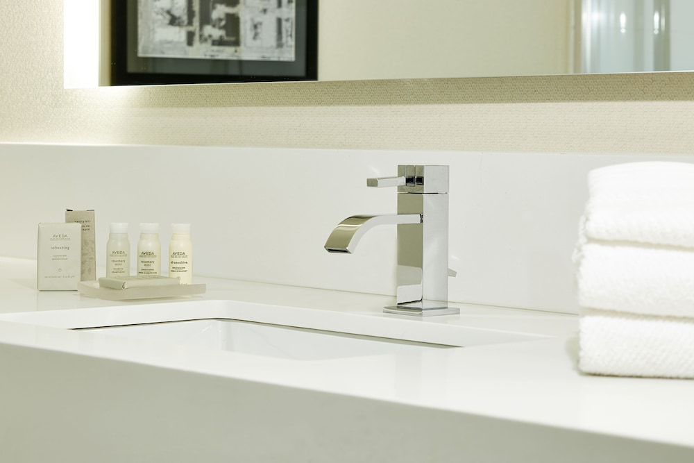 Room, 2 Queen Beds (Mobility/Hearing Accessible, Tub) - Photo 5