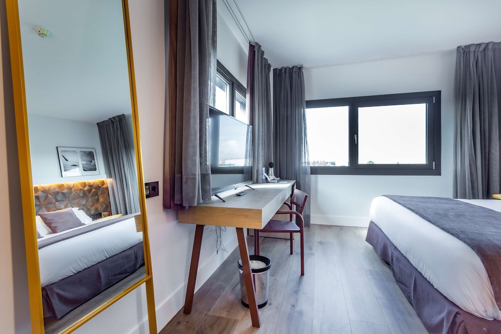 Standard Room, 1 King Bed, Non Smoking (Converts to 2 Twin Beds) photo 3
