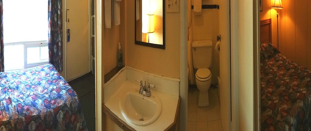 Economy Room, 2 Double Beds (Carpeted Floor)