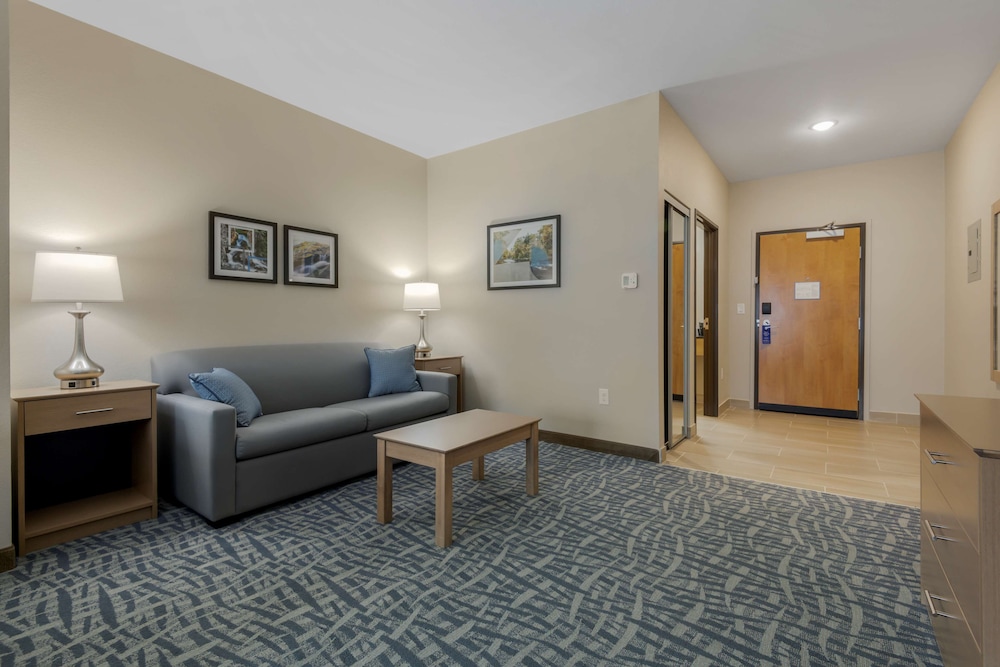 Suite, 2 Queen Beds, Non Smoking, Refrigerator & Microwave (with Sofabed) - Photo 6