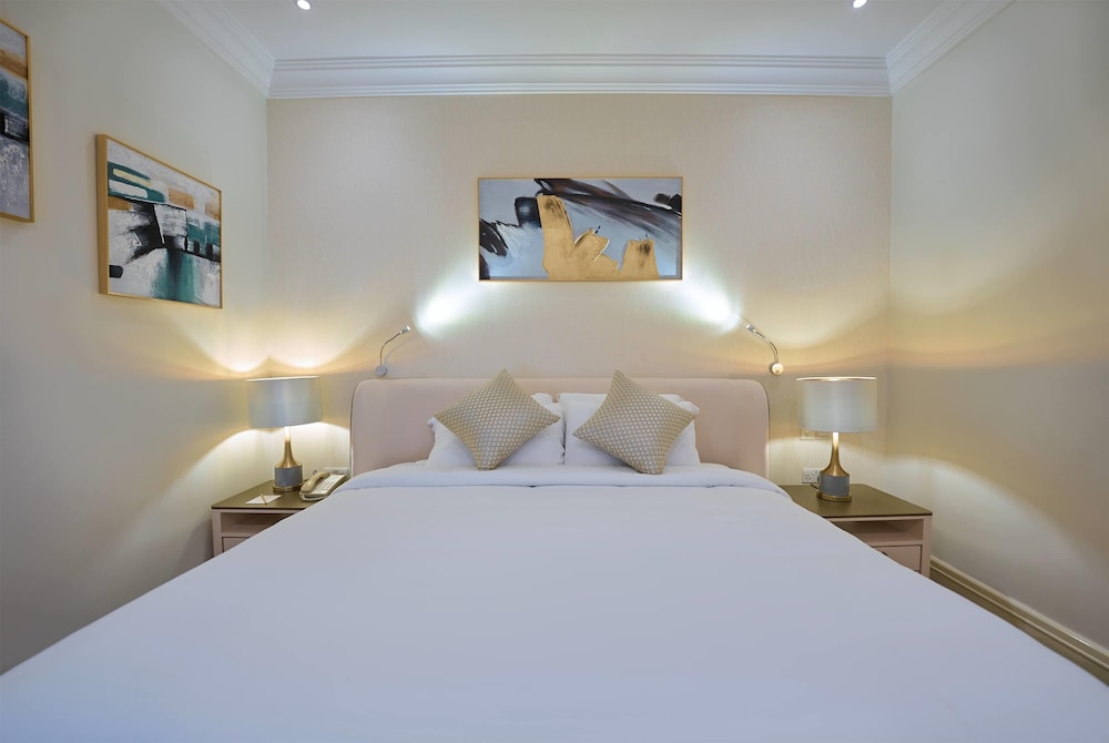 Premium Suite, 1 King Bed - Photo 5