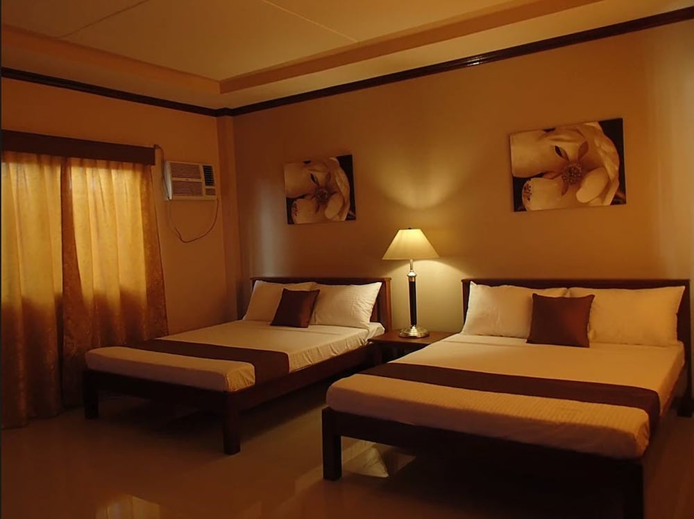 Super Deluxe Family Room