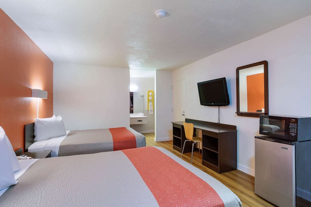 Standard Room, 2 Queen Beds, Smoking, Kitchenette photo 3