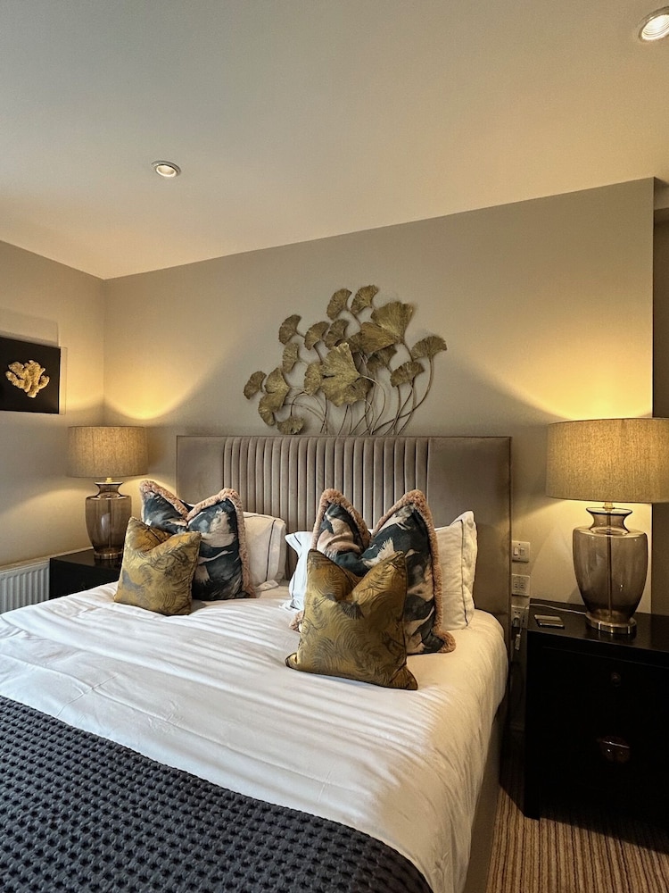 Superior Double Room, Ensuite, Canal View photo 3
