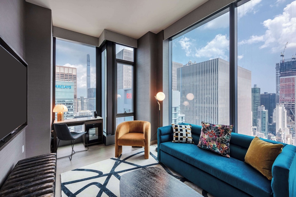 King Corner Suite Skyline View photo 1