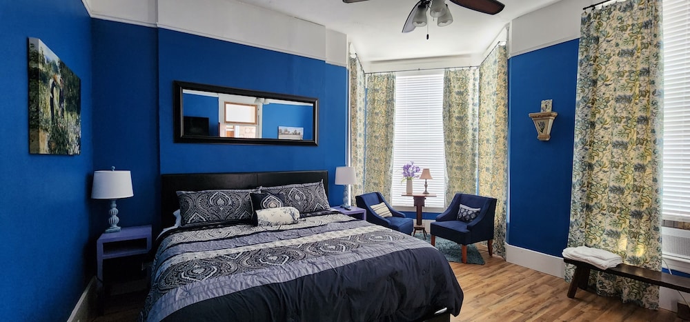 Single King Suite - Room 1 photo 1