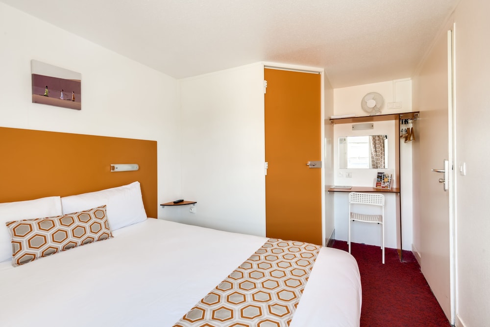 Double Room, 1 Queen Bed