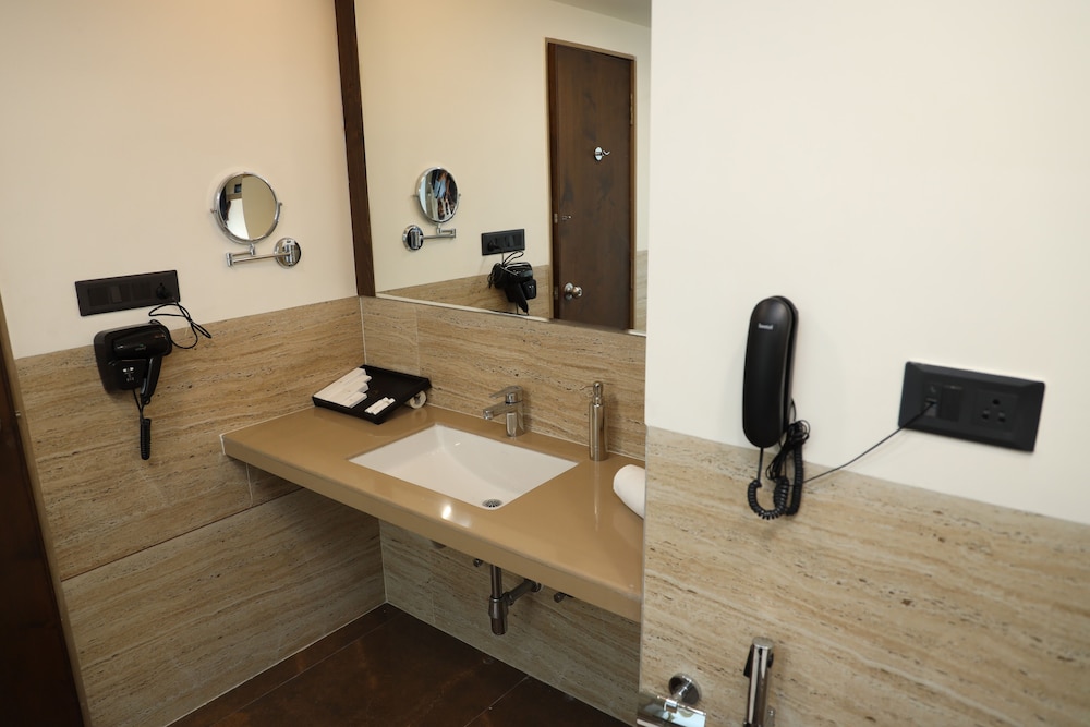 Standard Twin Room - Photo 3