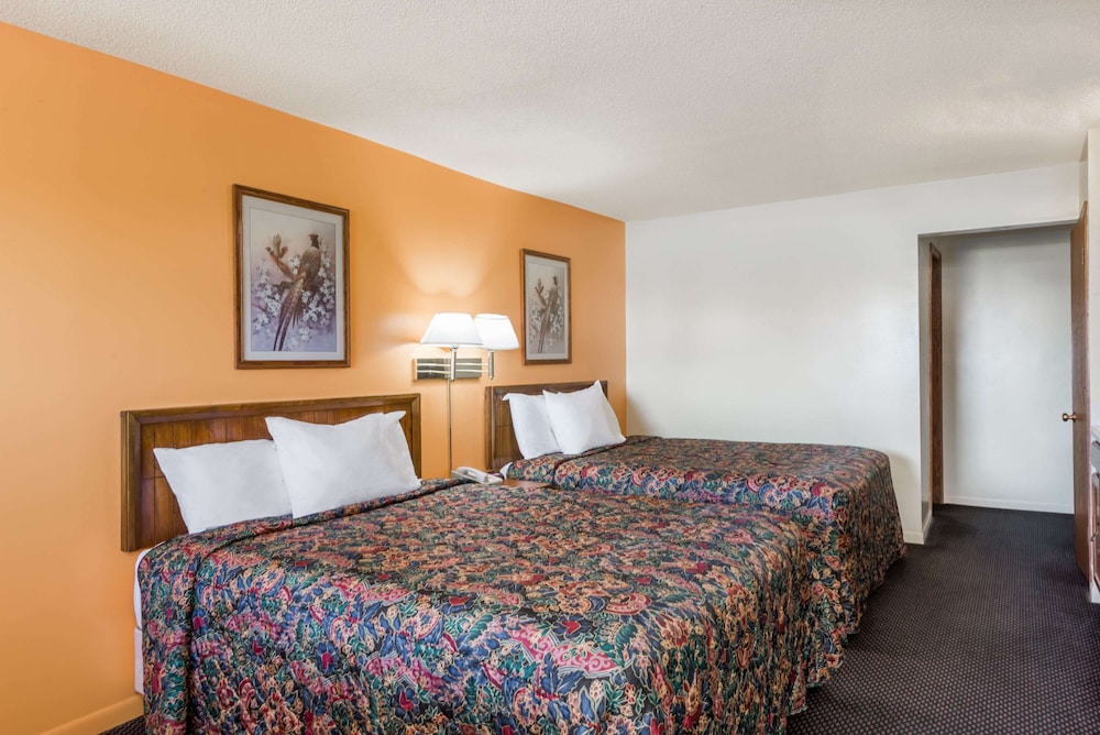 Room, 2 Double Beds, Non Smoking - Photo 3