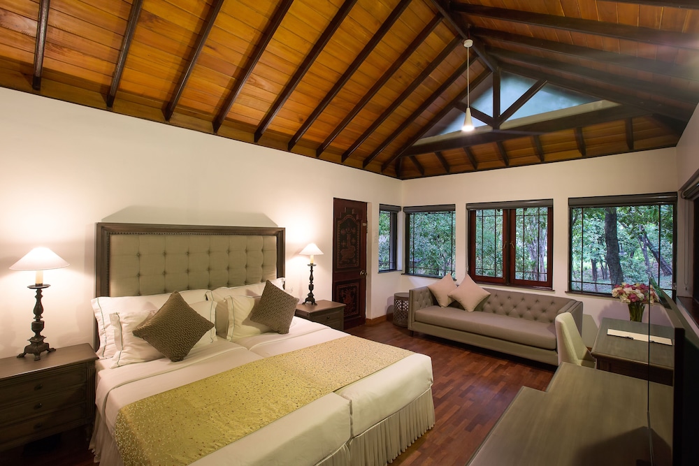 Superior Double Room, 1 King Bed, Bathtub, Garden View